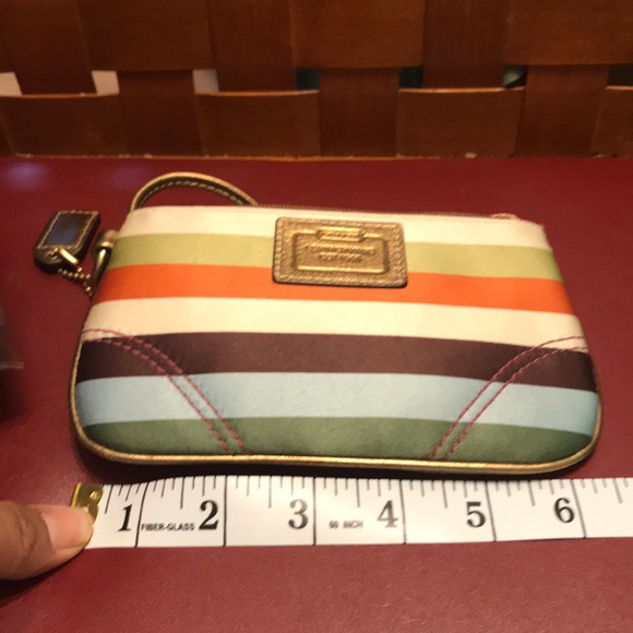 Coach wristlet - Picture 6 of 7